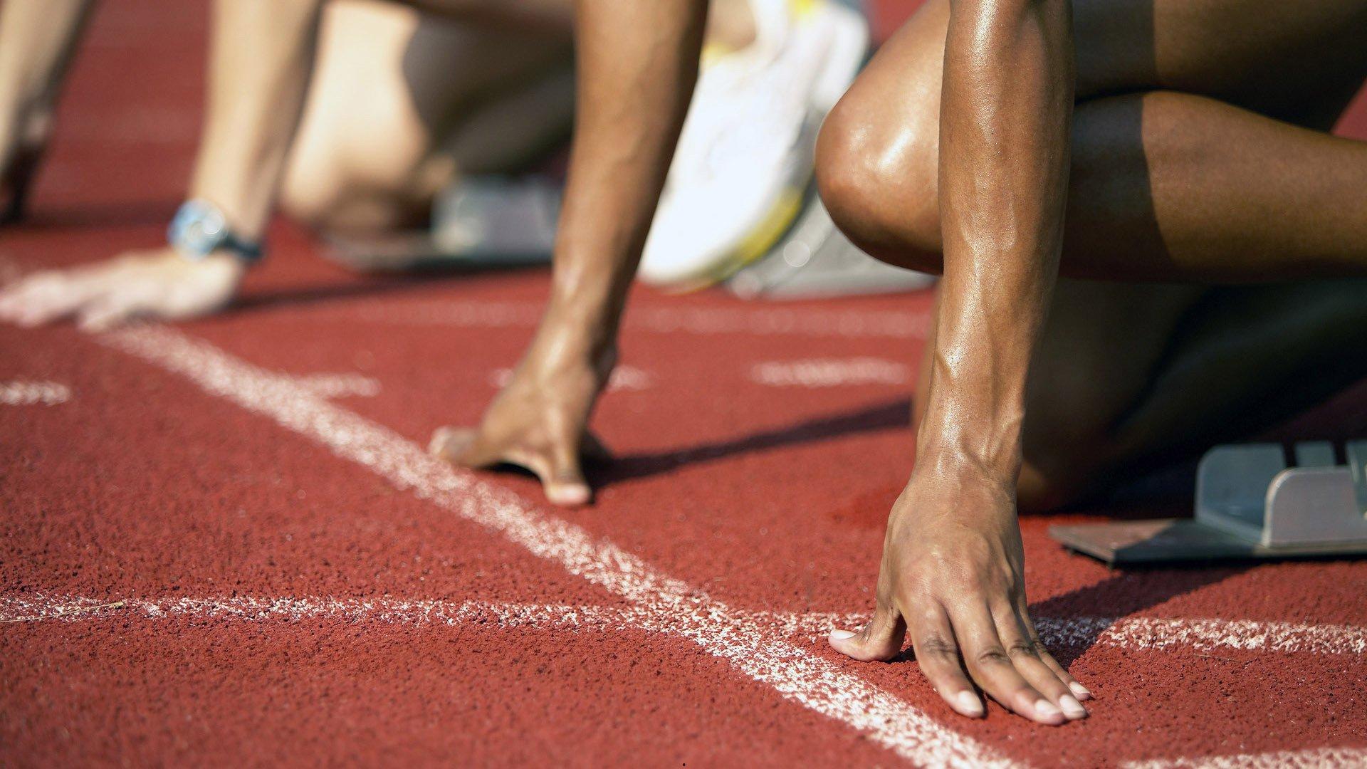 梅西第八次捧起金球奖 阿根廷巨星再创足坛历史